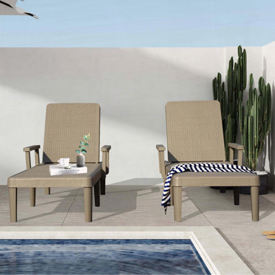 Ensemble de 2 chaises longues de piscine en résine avec dossier réglable à 6 positions et accoudoirs ergonomiques
