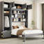 Grand lit gris avec tiroirs de rangement, tablette supérieure et conception compacte pour petits appartements, trois armoires suspendues, lattes confortables pour garde-robe latérale