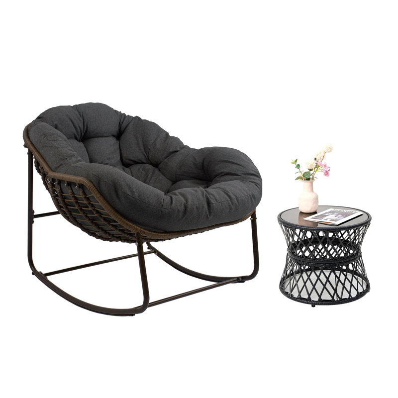 Chaise berçante d'extérieur en rotin avec coussins et table basse en rotin Ladena, Gris foncé
