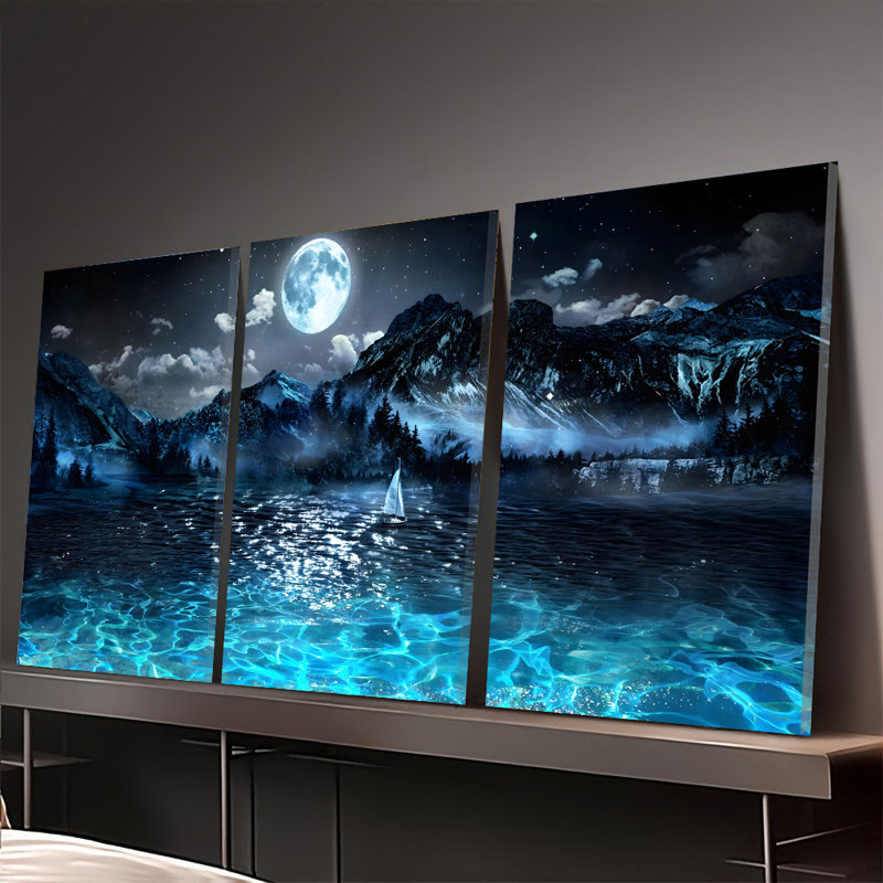 Ensemble de 3 affiches encadrées, représentant un magnifique paysage de montagne au clair de lune et sous un ciel étoilé, avec un voilier. Décoration murale moderne pour salon, chambre ou bureau. Impression haute définition sur toile tendue.