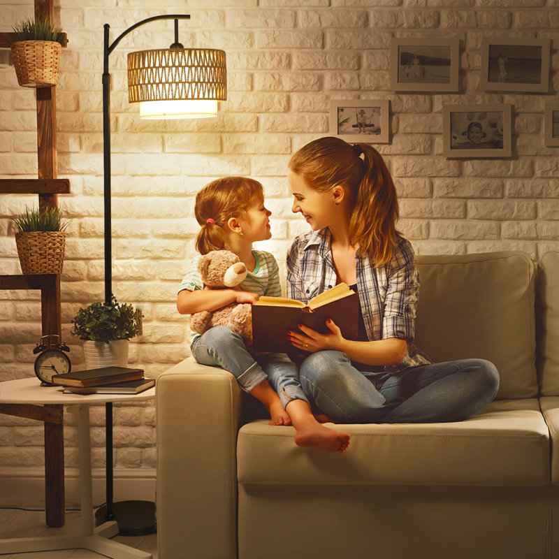 Lampe sur pied traditionnelle 72,8 po Byun, Noir