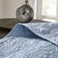 Grand couvre-lit réversible en bleu - Surpiqûre pour surmatelas luxueux idéal, rembourrage en coton prélavé, confort inclus et 2 taies décoratives lavables à la machine