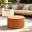 Table d'appoint ronde en terre cuite MGO avec corps cylindrique texturé ondulé, table d'appoint multi-usage intérieure et extérieure entièrement assemblée pour le salon-1334009368-1334009371