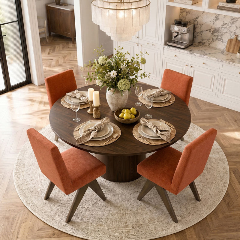 Ensemble de table de salle à manger 4 personnes Sueann avec table ronde unie et 4 chaises rembourrées, Terra