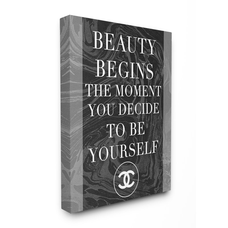 «Beauty Begins Once You Decide To Be Yourself», typographie en marbre noir par Daphne Polselli, reproduction d'art textuel