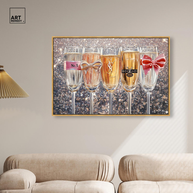 «Champagne Glasses Glitz» par Art Remedy, H 31 po x l 46 po, Cadre flottant, Gold