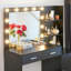 Bureau de coiffeuse avec miroir et lumières, coiffeuse 46,4 po avec 2 grands tiroirs et grand organisateur vertical, commode à 3 niveaux et 3 modes d'éclairage à luminosité réglable, convient à la chambre à coucher