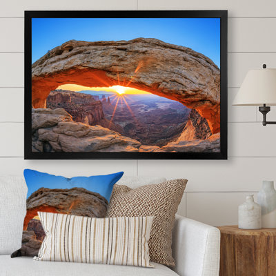 Sunrise Mesa Arch Canyon dans l'Utah
