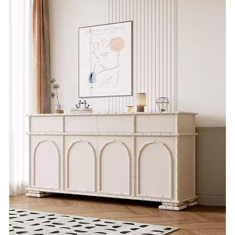 Armoire à chaussures de couleur crème avec des accents de bambou