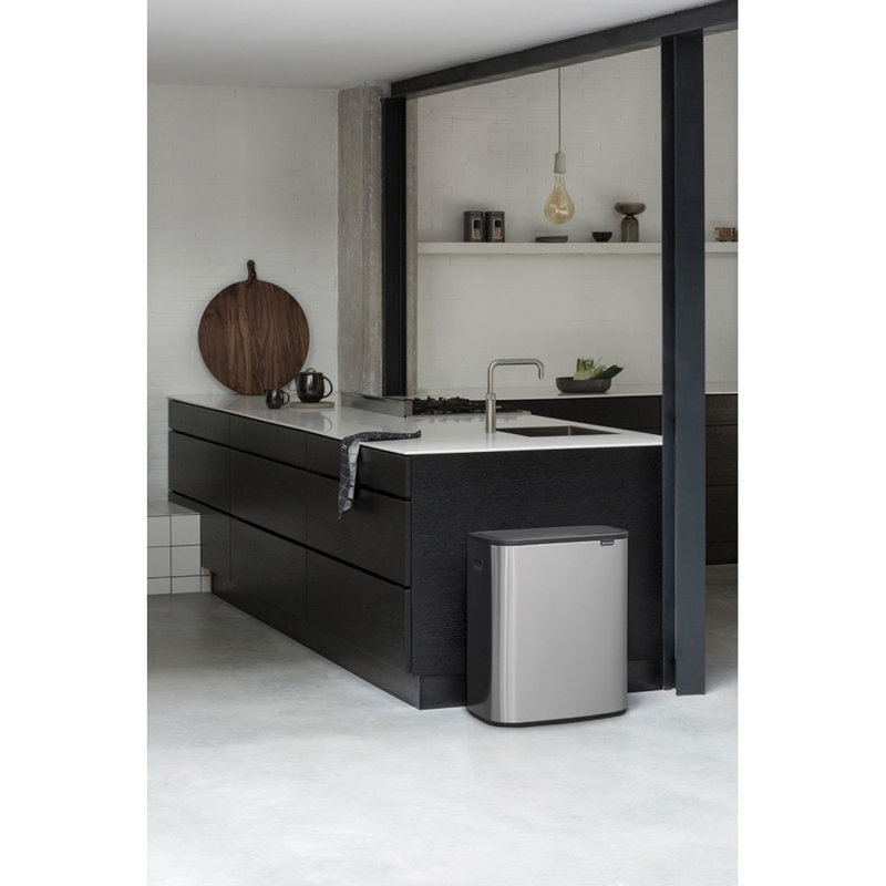 Poubelle à couvercle tactile Bo de 16 gallons (60 litres), Acier mat anti-traces de doigts