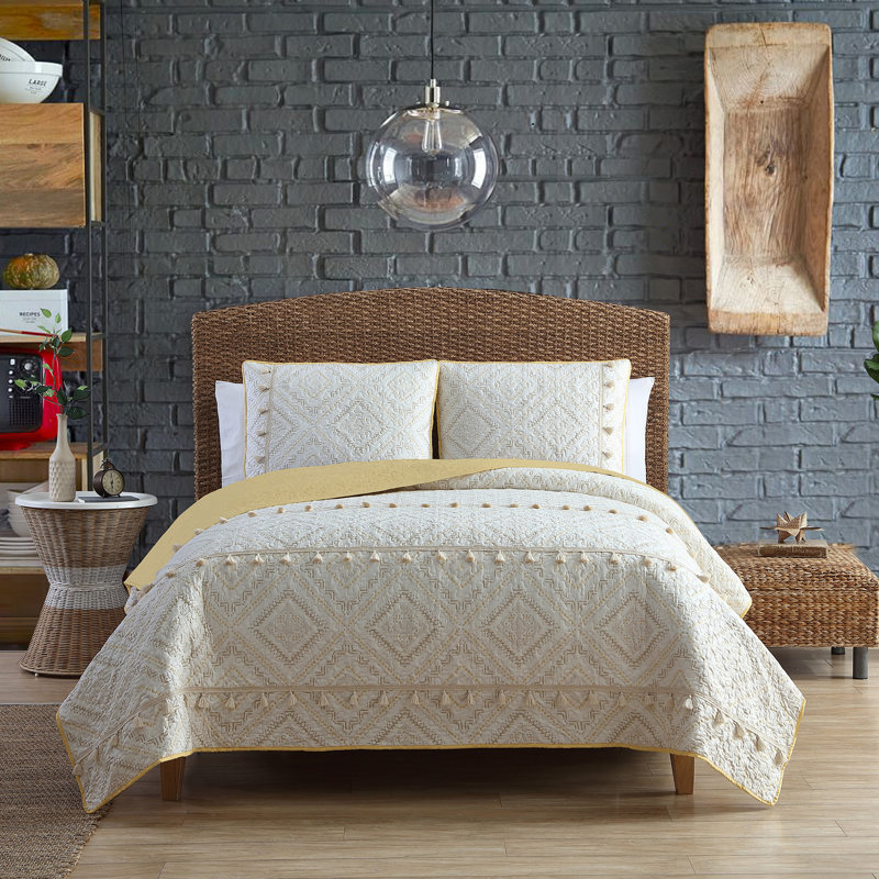 DESIGN STUDIO Skye Tribal Gold Soft Microfiber Quilt Set with Tassels, King Quilt + 2 King Shams