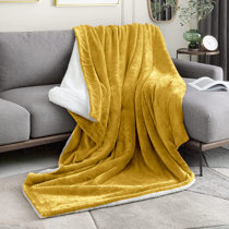 Silentnight Supersoft Fleece Throw Blanket - Versatile Fluffy Throw for Bed  Sofa and Couch Crafted from Warm Cosy Super Soft Fleece - Sage - 130 x  150cm : : Home & Kitchen