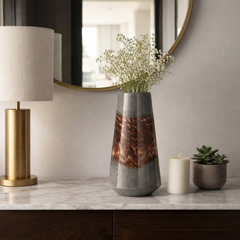 Vase moderne en verre effilé pour la décoration intérieure, H 17 po x l 8 po x P 8 po