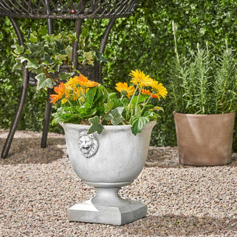 JARDINIER À JARDIN