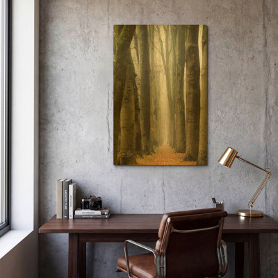 «Narrow Alley in the Holland» par Martin Podt, art mural en métal doré, 24 po x 36 po