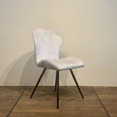 Chaise d'appoint rembourrée et revêtue de velours