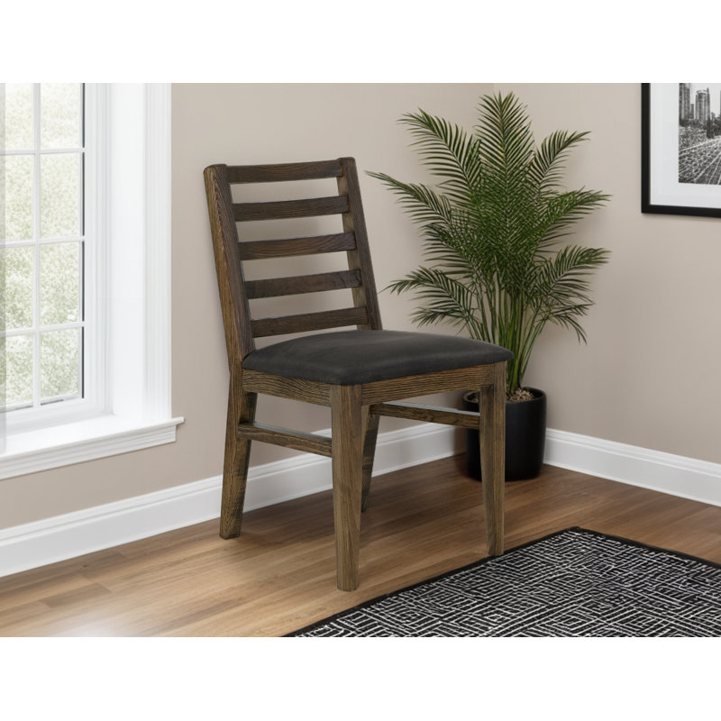 Chaise rembourrée en bois