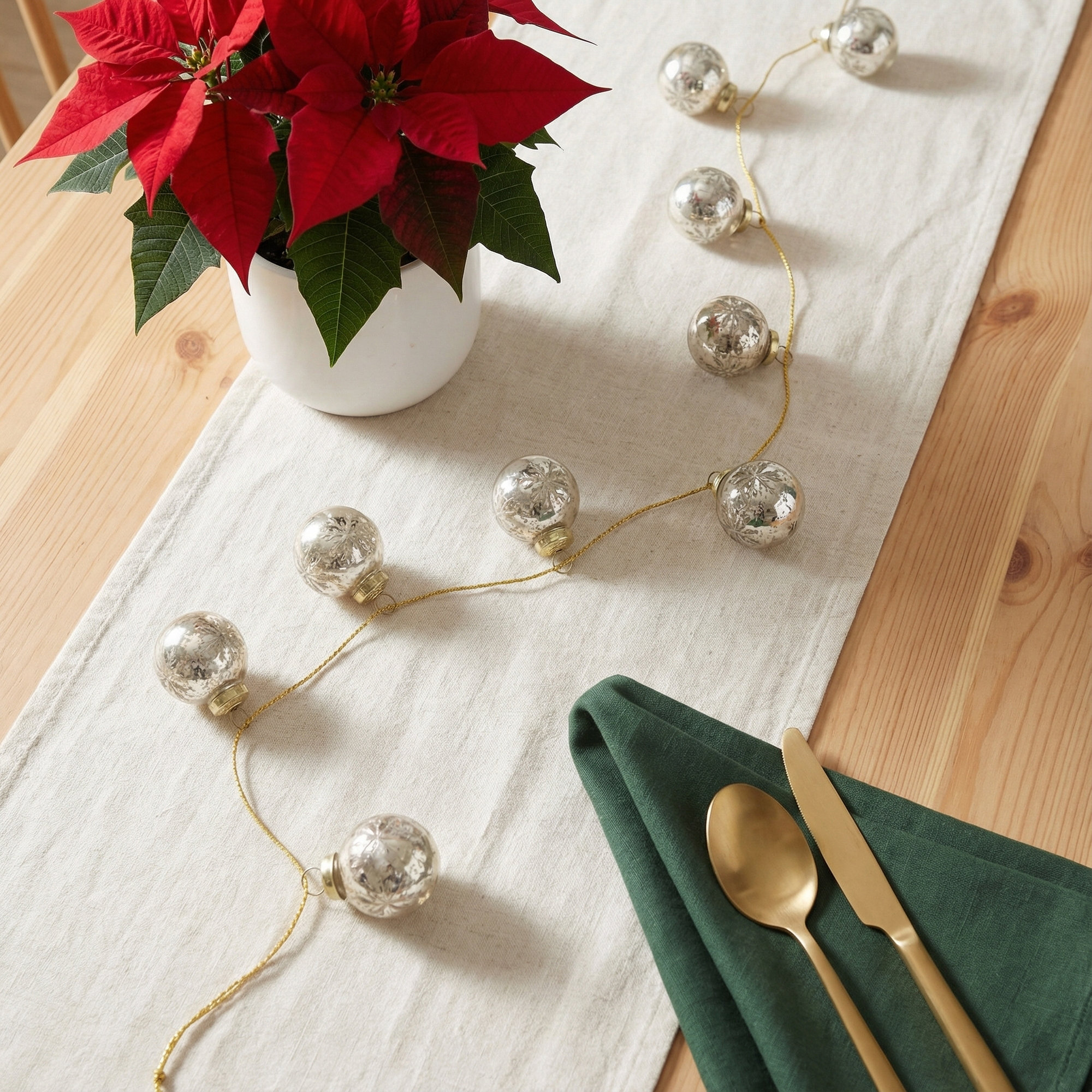 Helis 72'' in. Faux Garland