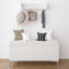 Étagère de hall d'entrée murale avec crochets et banc de rangement, armoire à chaussures blanche moderne avec coussin et rangement fermé pour le couloir, la chambre à coucher ou le vestibule