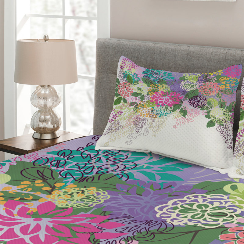 Flower Farmhouse / Country Floral Coverlet