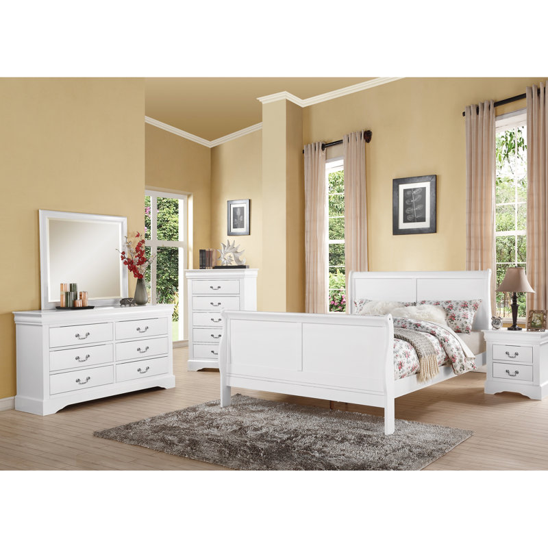 Lit grand classique blanc classique avec une option de rangement pratique et un cadre stable intemporel