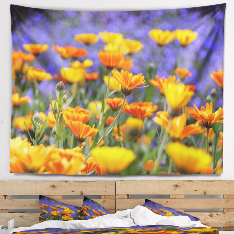 Tapisserie florale jaune et orange, H 50 po x l 60 po