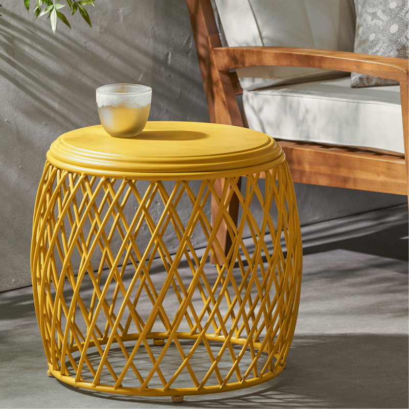 Table d'appoint en fer jaune mat à couper le souffle, design mis en valeur, 48,7 cm x 48,7 cm x 45 cm, capacité de charge de 9 kg. Table élégante et résistante.