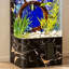 Aquarium vertical haut, finition marbre noir et or, en verre flotté avec cadre en bois massif et acrylique, ensemble complet avec pompe, filtre et éclairage DEL pour la décoration du salon.