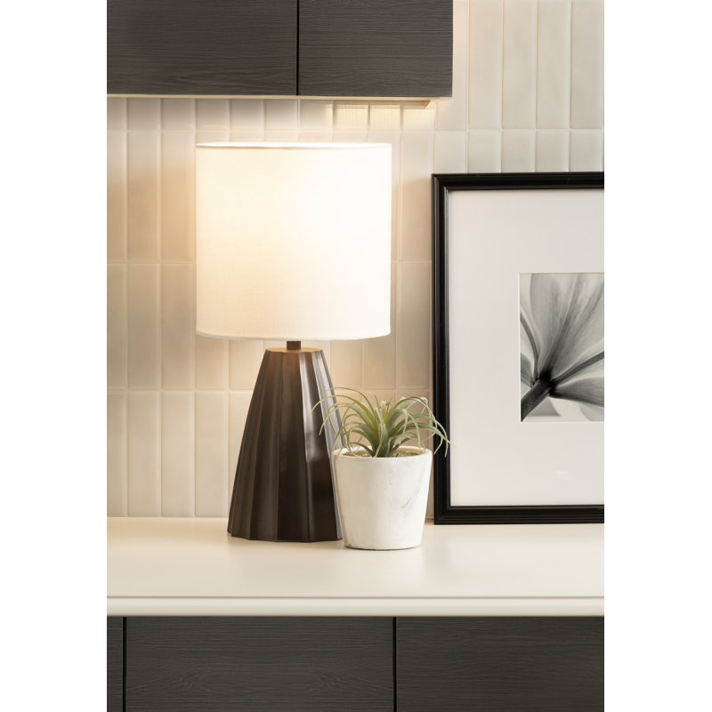 Modern Scalloped Bedside Table Lamp