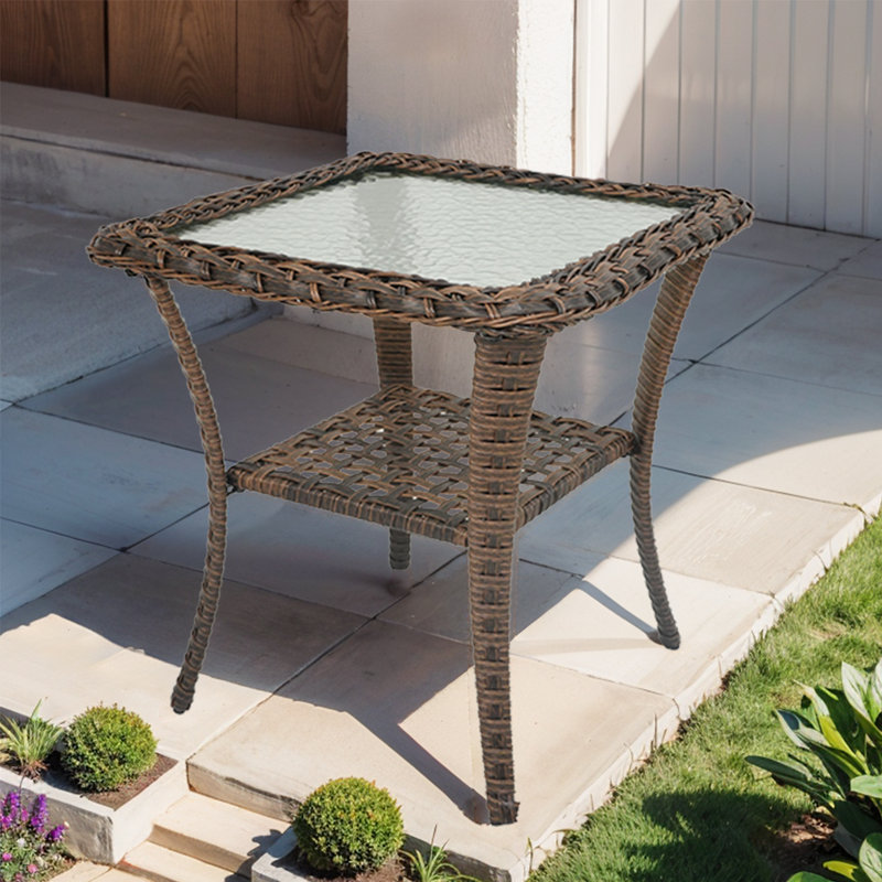 Table d'appoint d'extérieur en osier de patio brun avec plateau en verre, Brun