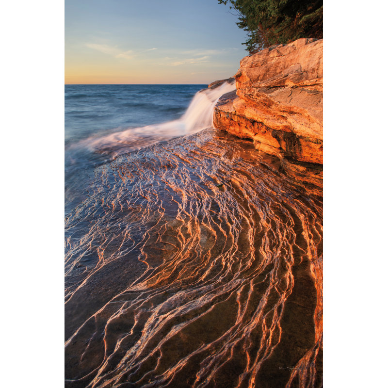 Sur la photo «Rocks Michigan I» par Alan Majchrowicz, reproduction sur toile tendue, H 18 po x l 12 po x P 1,25 po, Non
