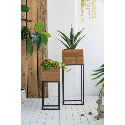 Boîte en bois récupéré avec support en fer noir