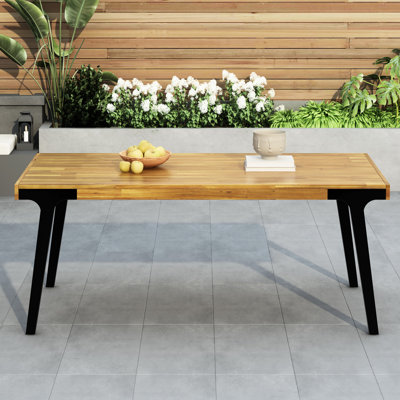Table de salle à manger en bois