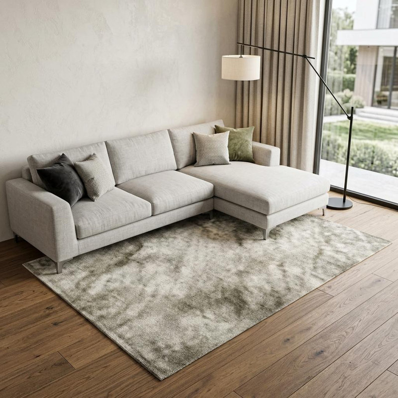 Tapis géométrique vert et ivoire tissé à la machine 8 pi x 11 pi