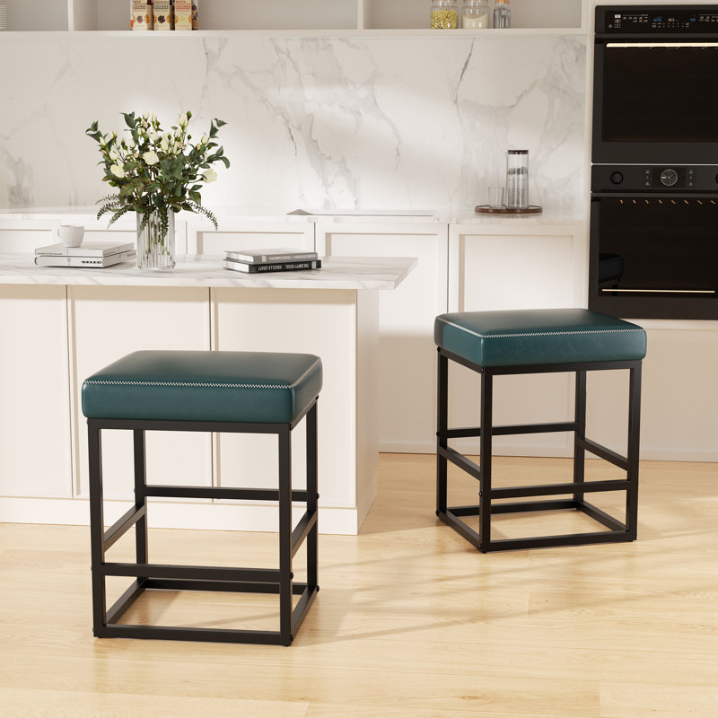 Modern Edge, Cozy Feel: tabourets de bar rembourrés en similicuir pour chaque maison, Bleu très foncé