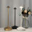  Lampe de table Pinnacle de conception minimaliste moderne, base conique, abat-jour pyramide inversée, idéale pour les espaces contemporains-229755640