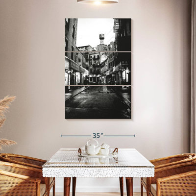 Sirci Doyers Street - monochrome