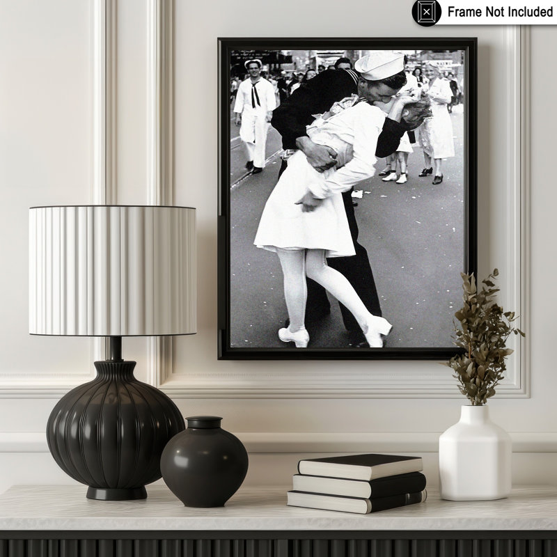 V-J Day Kiss, Unframed, Poster, 16"H x 20"W