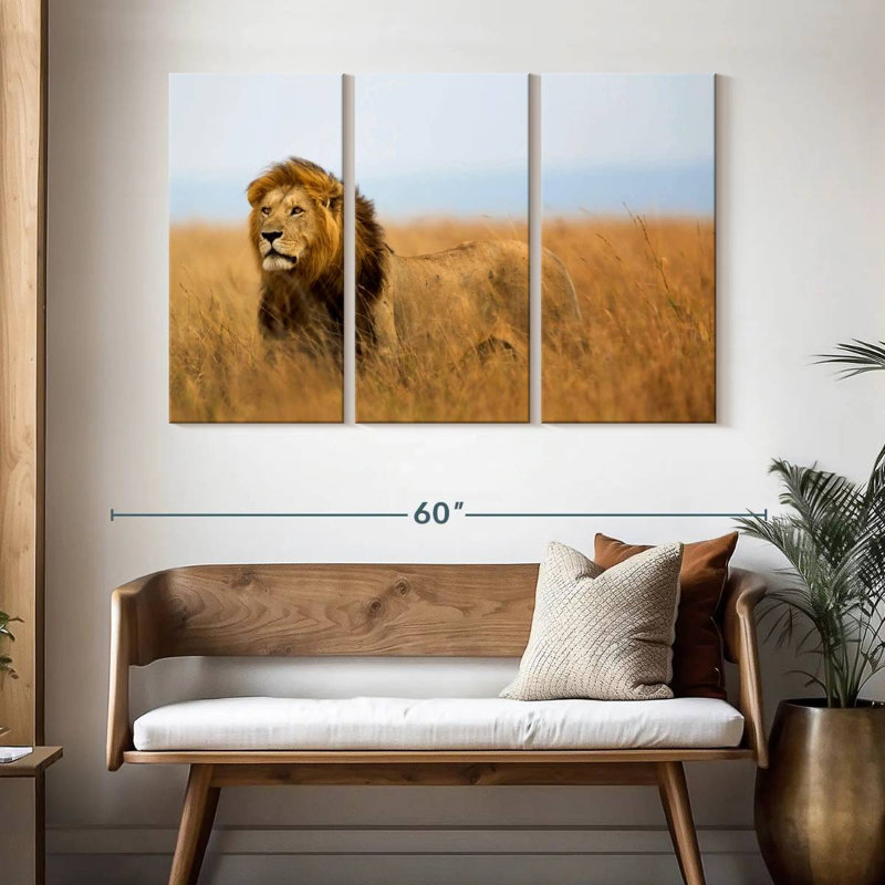 Lion Brampt chassant en safari, H 32 po x l 50 po