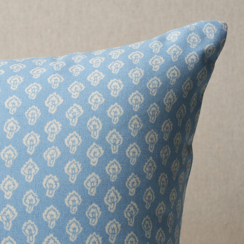 Coussin Schumacher x Mark D. Sikes Hyacinth, Bleu