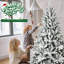 Arbre de Noël artificiel enneigé à charnière en PE + PVC 7 pi avec base en métal-1060808117