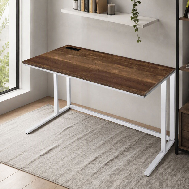 Bureau d'écriture rectangulaire avec port USB et prise