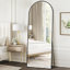Miroir surdimensionné arqué en métal surdimensionné-570231696-570093160