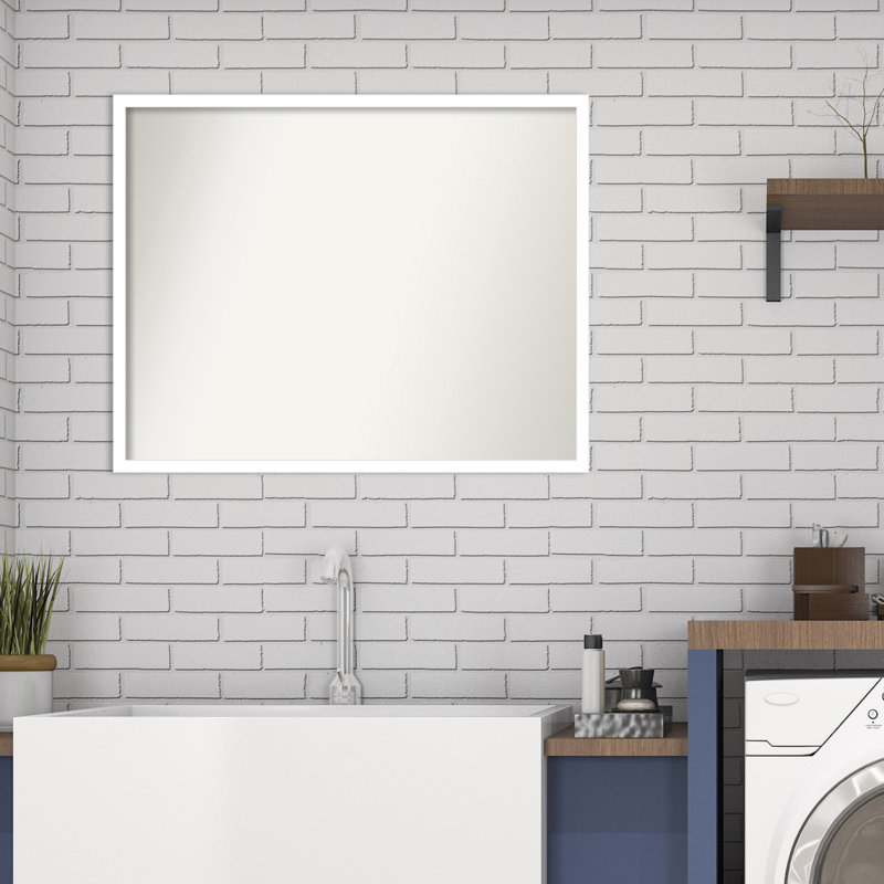 Miroir mural de salle de bain Svelte, 23,5 po x 29,5 po