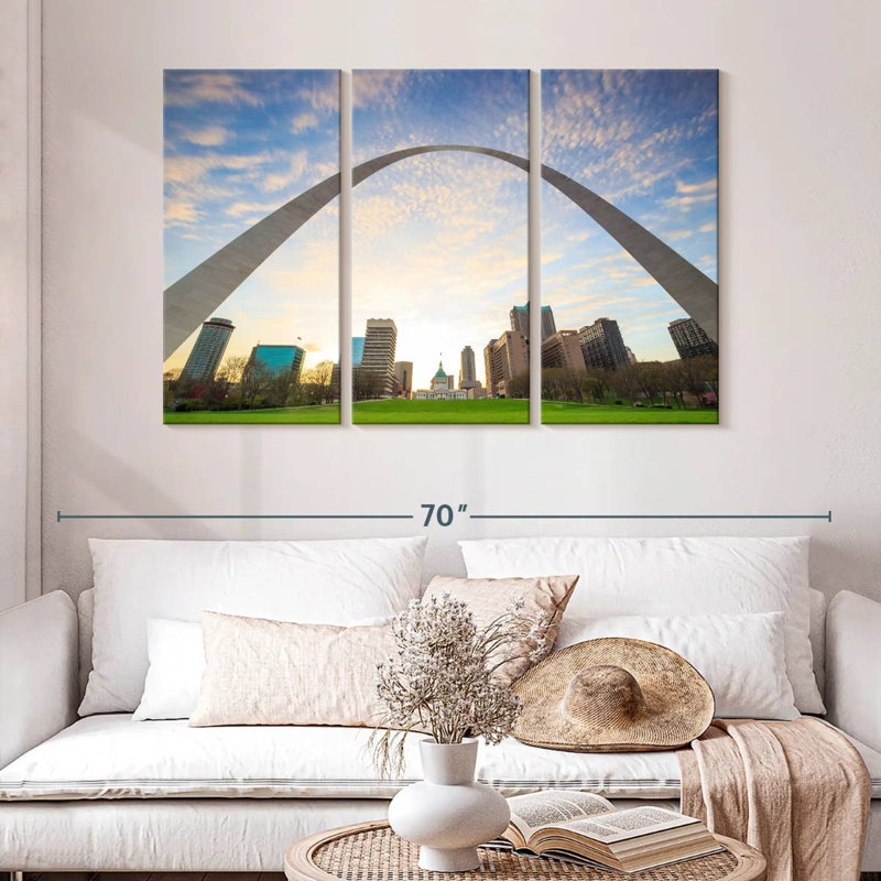Rorry Under St. Louis Arch, 32" H x 50" W