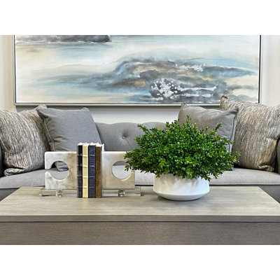 Arrangement de buis Weatherhill Johari dans un vase en céramique