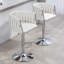 Ensemble de 2 tabourets de bar pivotants à 360 ° en tissu, chaises de bar réglables à hauteur de comptoir avec dossier tissé et repose-pieds, tabourets de bar chromés argentés pour îlot de cuisine, café, pub