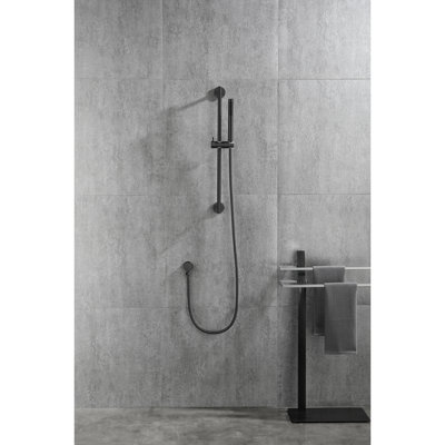 Douche à main à barre coulissante de 28 pouces avec finition noir mat et plusieurs modes de pulvérisation