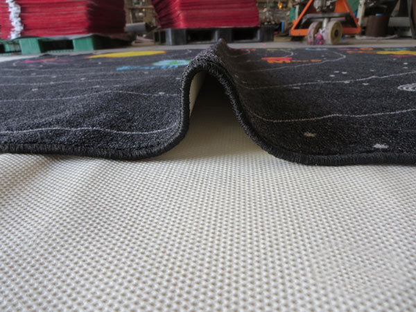 Tapis tissé à la machine noir, 5 pi 3 po x 7 pi 2 po