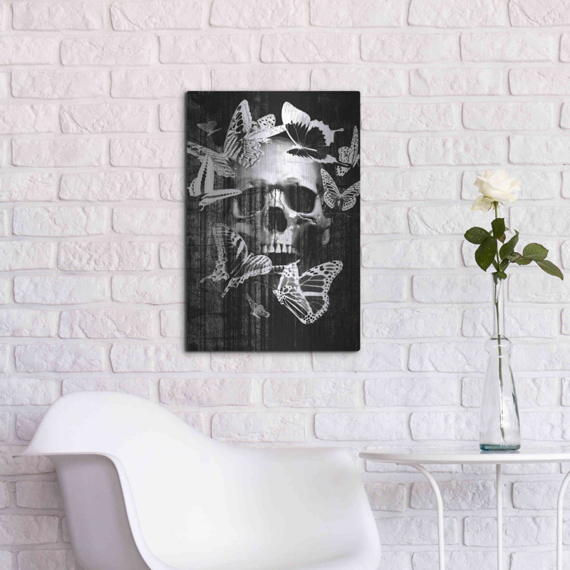 «Tête de mort papillon» par GraphINC, H 24 po x l 16 po